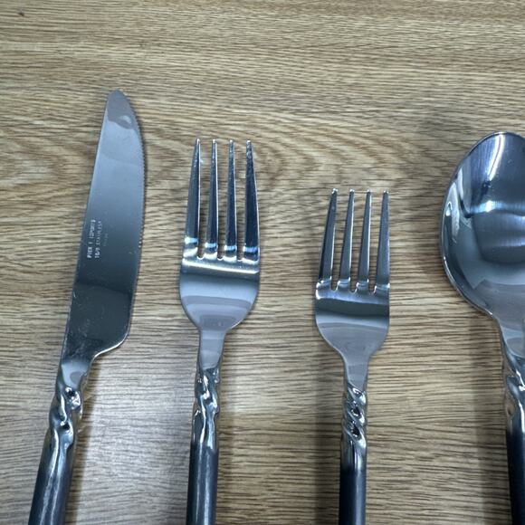 Pier 1 Twist Handle PII17 Glossy 18/8 Stainless China Flatware Setting ~4 pc